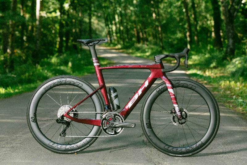 Elektrokolo bh 3310 iaerolight pro 1 9 ec196 barva dark red   white   rose 1