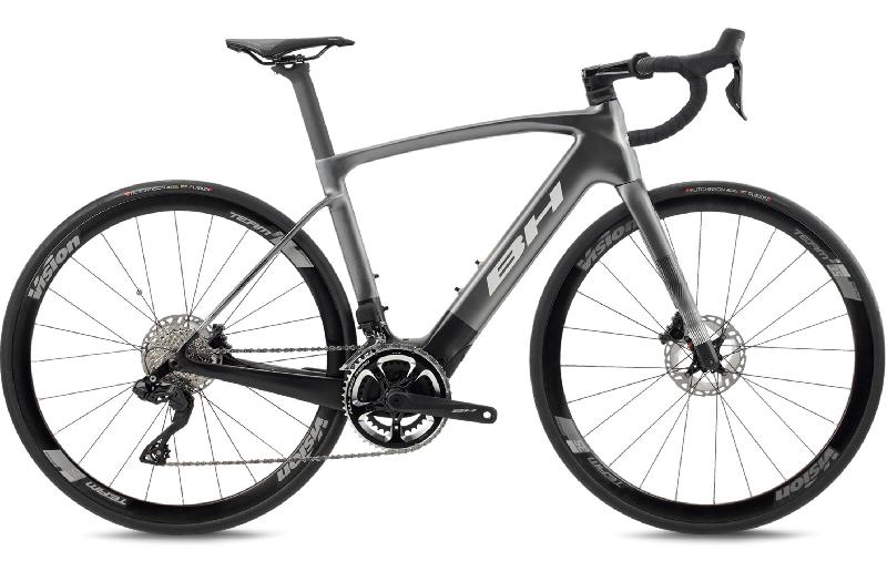 BH iRS1 CARBON 1.5 EC156 barva DARK GREY / LIGHT GREY / SILVER 2026 kola 28 baterie 17,5 Ah