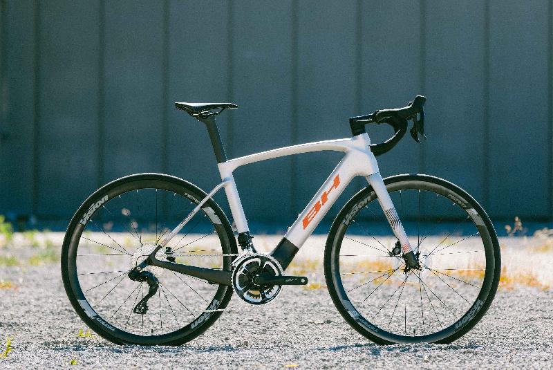 Elektrokolo bh 3317 irs1 carbon 1 5 ec156 barva white   orange 1
