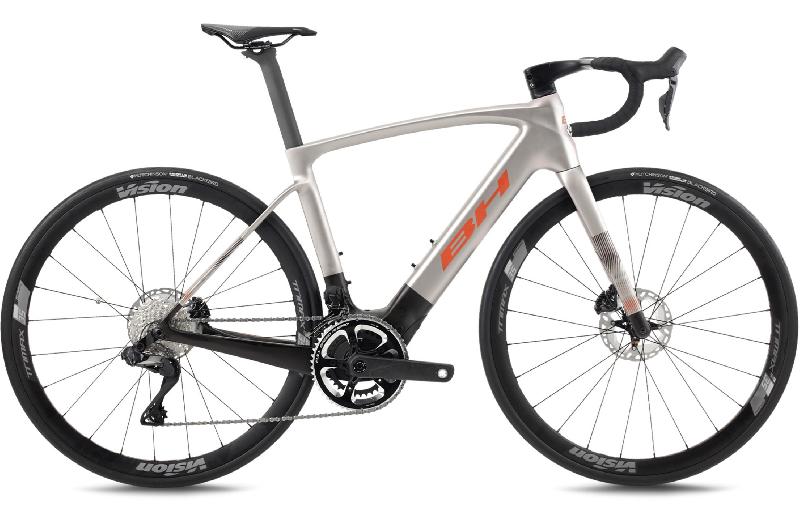 BH iRS1 CARBON 1.6 EC166 barva SILVER / DARK GREY / ORANGE 2026 kola 28 baterie 17,5 Ah