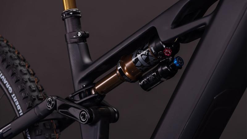 Elektrokolo cube 3720 stereo hybrid one44 hpc at 800 barva carbon n gold 4