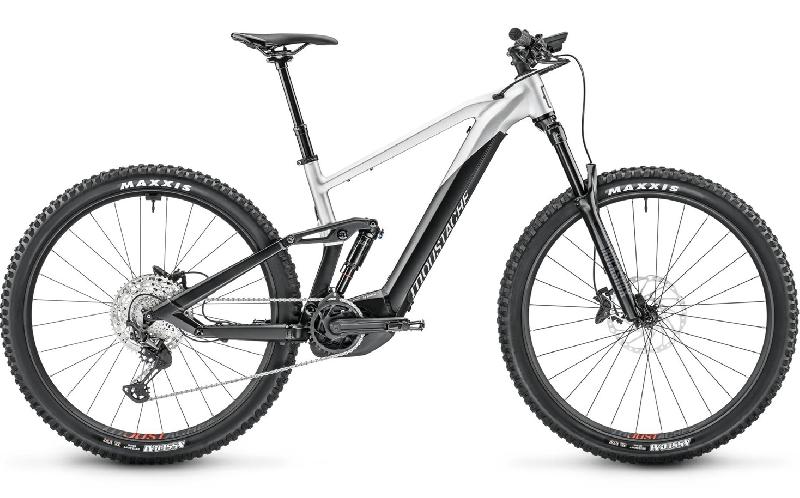 MOUSTACHE Samedi 29 Trail 5 barva METALIC SILVER 2024 kola 29 baterie 20,83 Ah