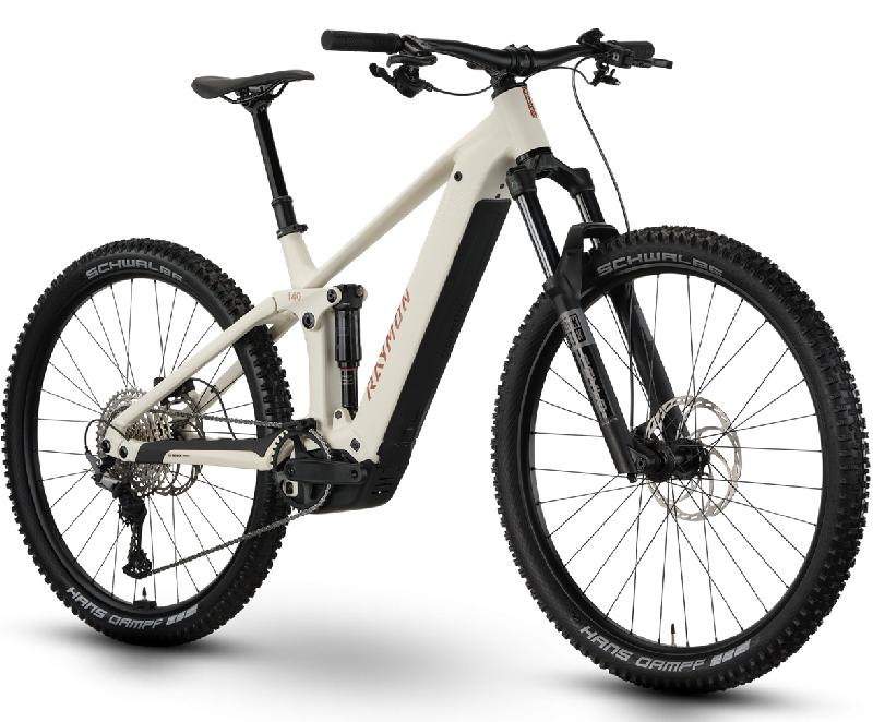 RAYMON Korak Pro barva PAPPERWHITE / COPPER 2026 kola 29/27,5 baterie 22,22 Ah