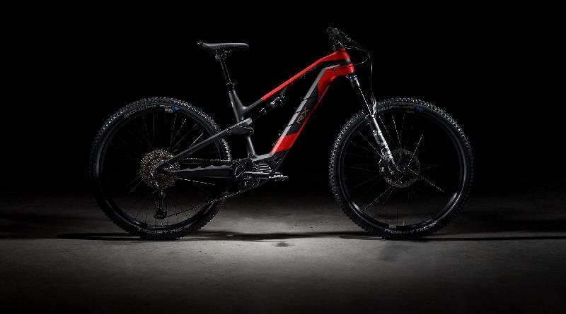 Elektrokolo rotwild 4050 r x375 core barva red metallic   predvadeci kolo c 26 2