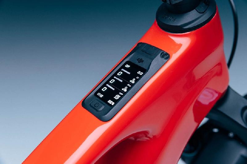 Elektrokolo steppenwolf 3980 tundra 9 0 avinox barva racing red gloss 1