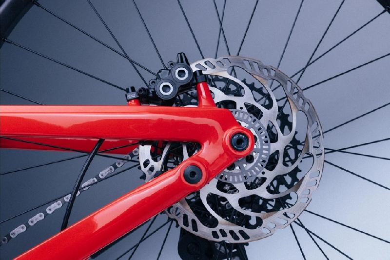 Elektrokolo steppenwolf 3980 tundra 9 0 avinox barva racing red gloss 6