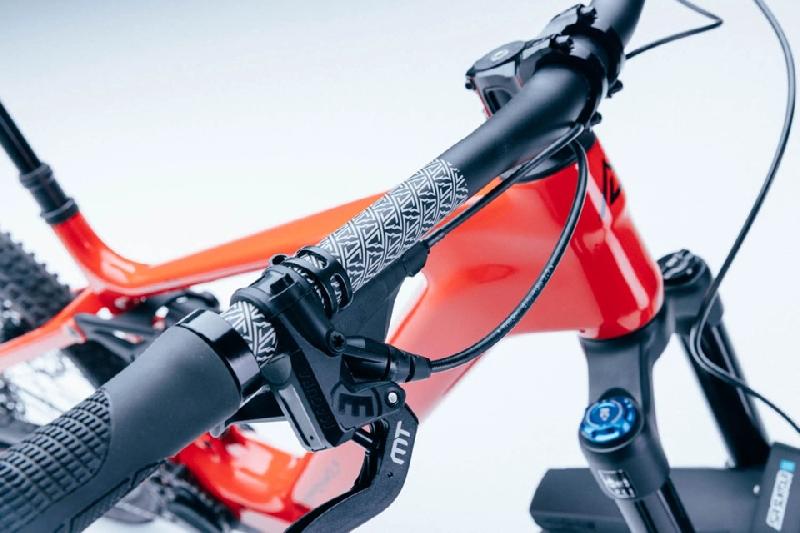 Elektrokolo steppenwolf 3980 tundra 9 0 avinox barva racing red gloss 7