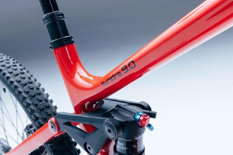 Elektrokolo steppenwolf 4093 tundra 9 0 avinox barva racing red gloss 5